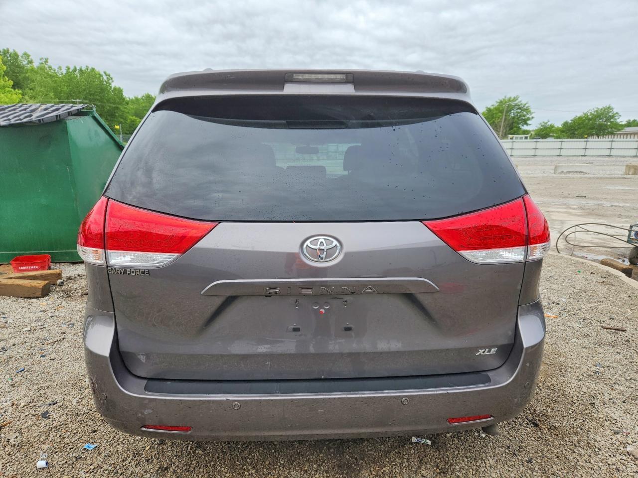 2014 Toyota Sienna Xle 8-Passenger - Image 6