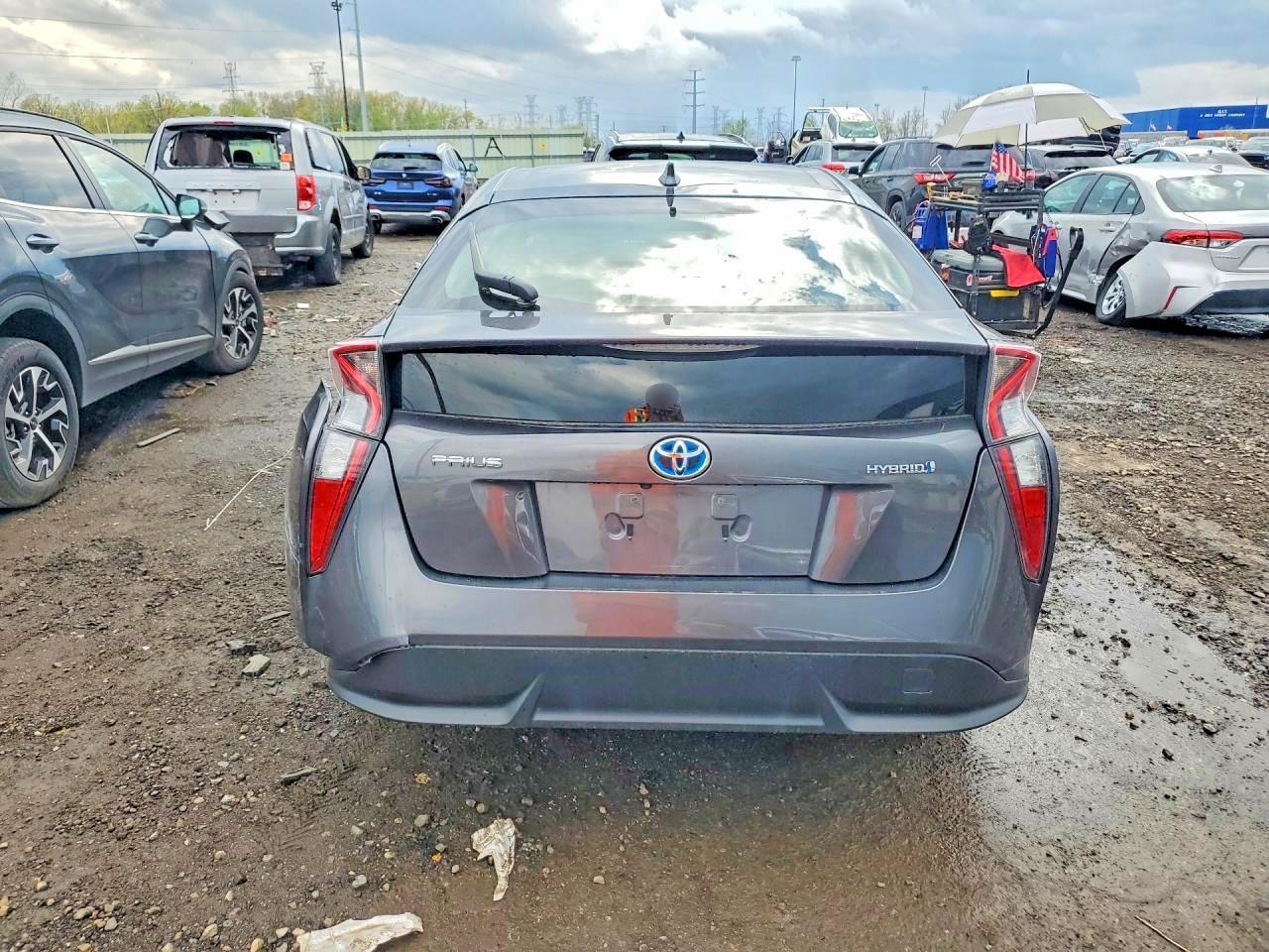 2017 Toyota Prius Three Touring - Фото 6