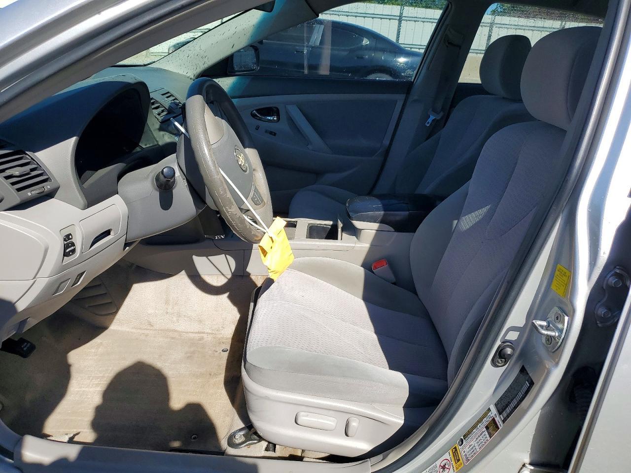2011 Toyota Camry Le - Фото 7