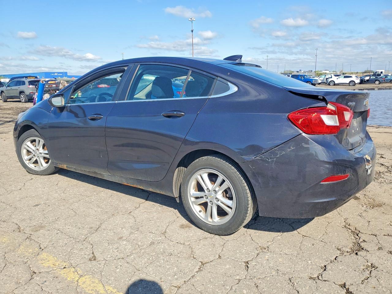 2017 Chevrolet Cruze Lt - Фото 2