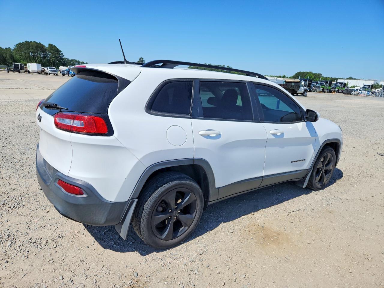2018 Jeep Cherokee Latitude - Image 3