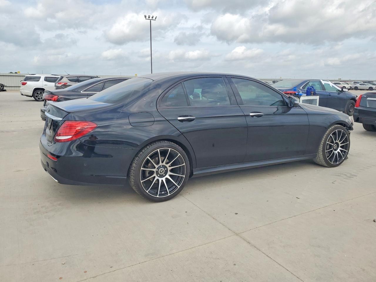 2020 Mercedes-Benz E 350 - Фото 3