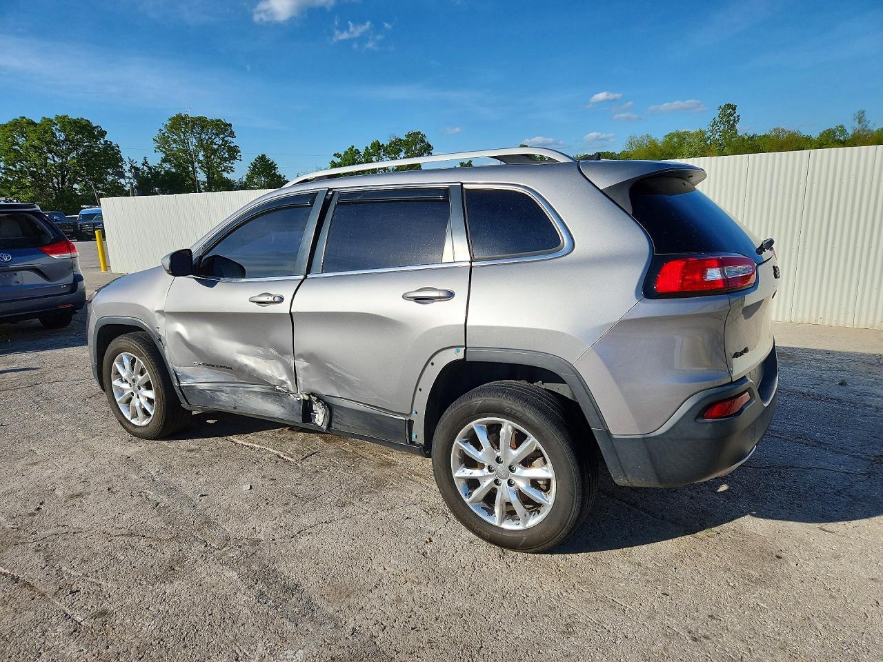 2016 Jeep Cherokee Limited - Image 2