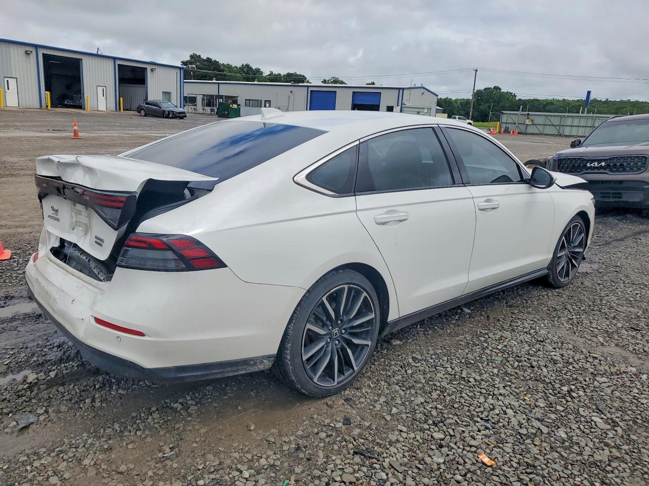 2024 Honda Accord Touring Hybrid - Image 3