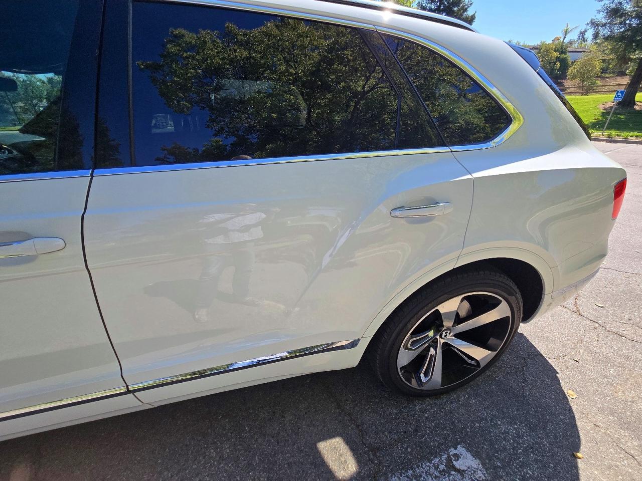 2017 Bentley Bentayga - Image 3