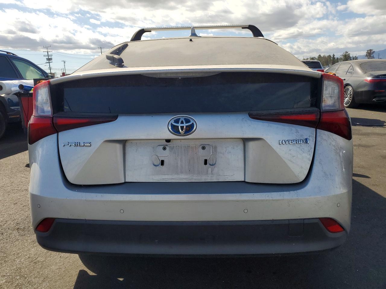 2021 Toyota Prius Le - Фото 6