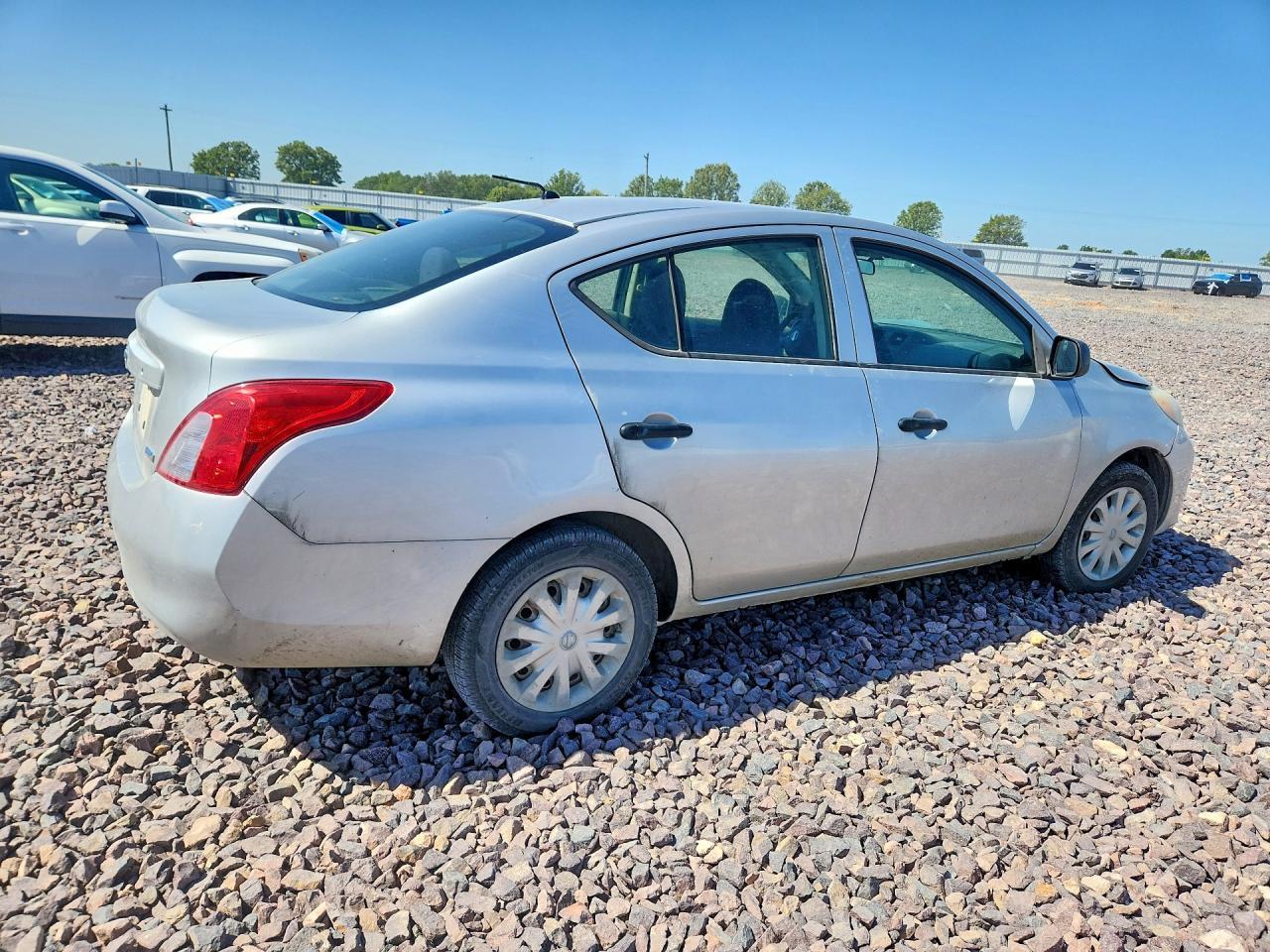 2012 Nissan Versa 1.6 S - Image 3