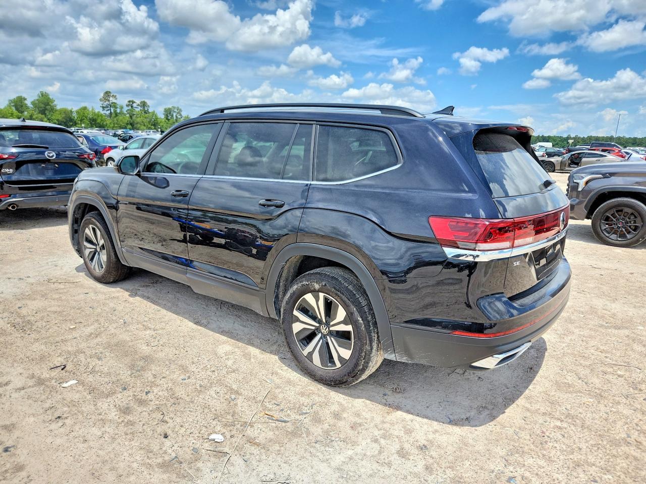 2025 Volkswagen Atlas Se - Фото 2