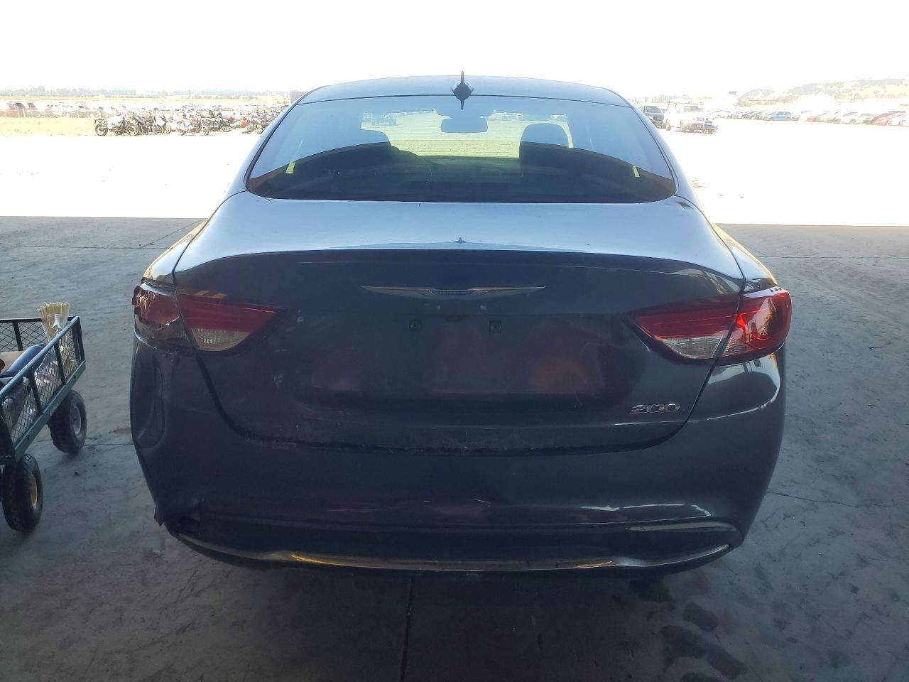 2015 Chrysler 200 Limited - Фото 6