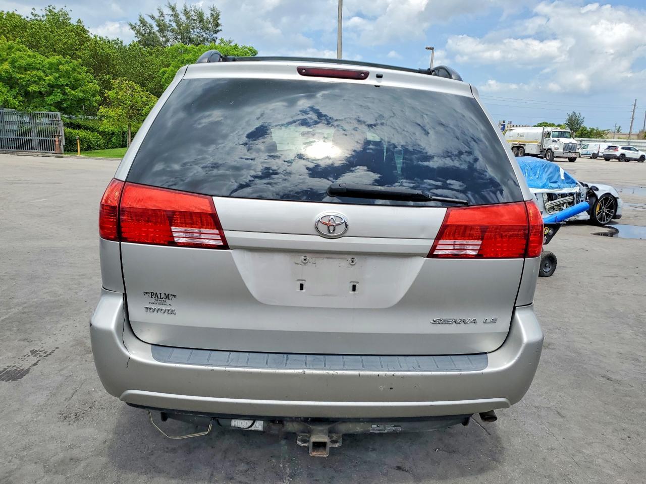 2004 Toyota Sienna Le 7 Passenger - Фото 6