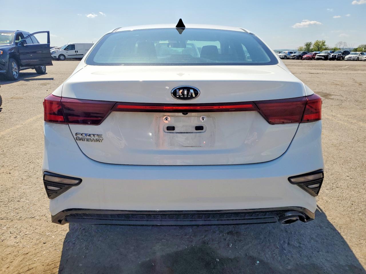 2020 Kia Forte Lxs - Image 6