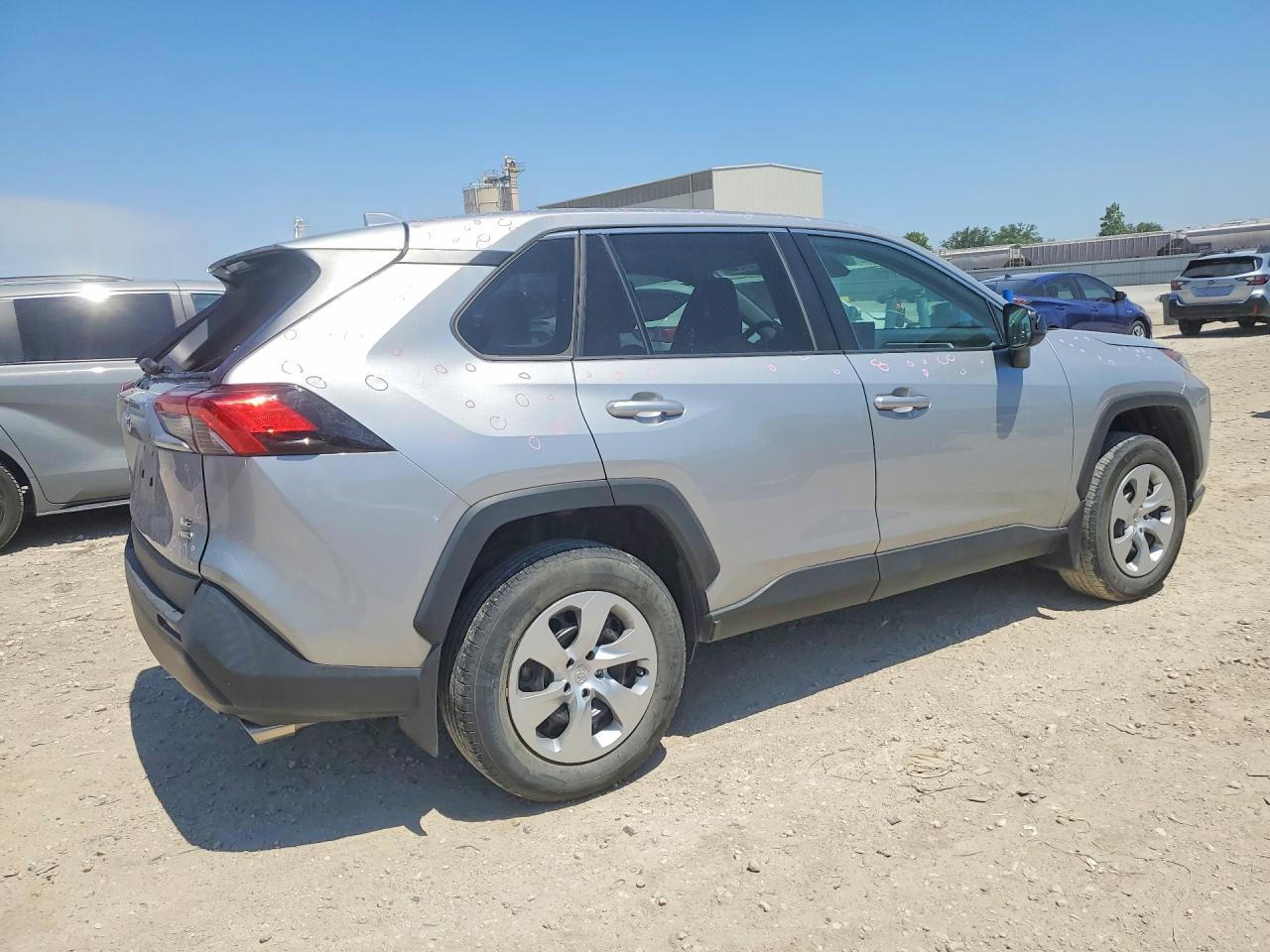 2022 Toyota Rav4 Le - Фото 3