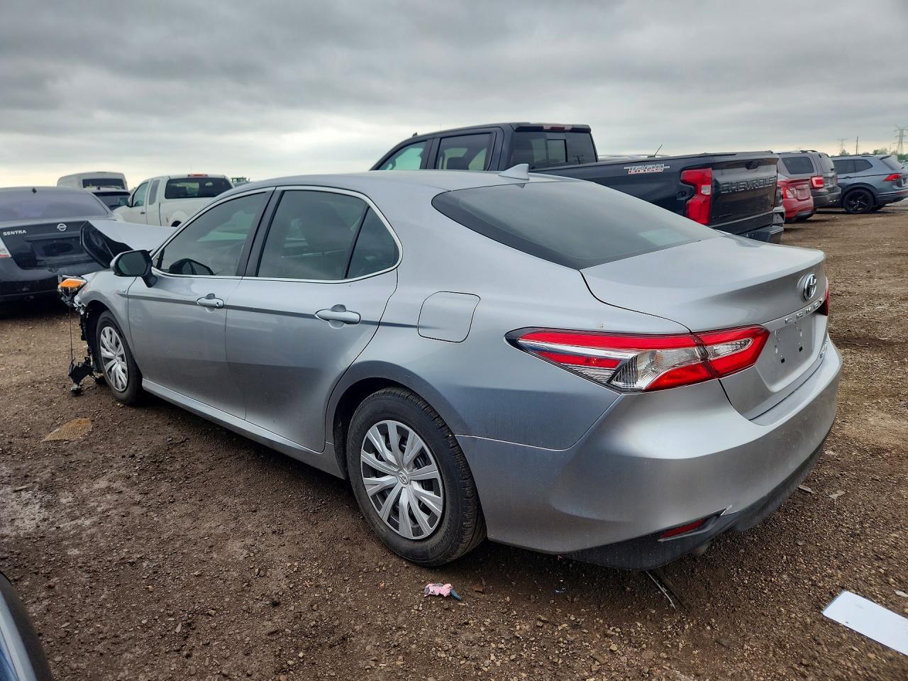 2019 Toyota Camry Le - Фото 2