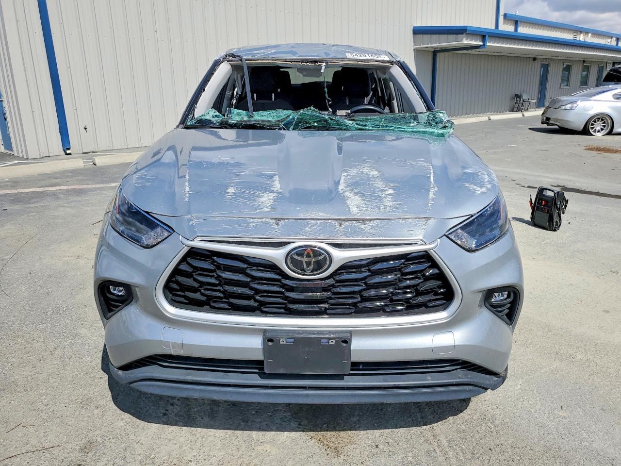 2024 Toyota Highlander Le - Image 5
