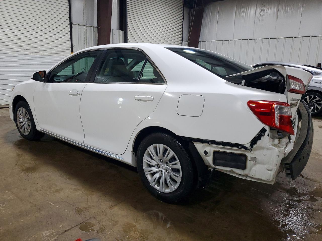 2014 Toyota Camry Le - Фото 2