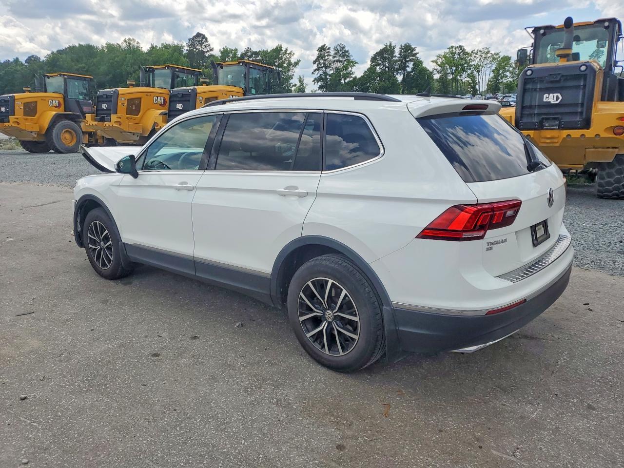 2021 Volkswagen Tiguan Se - Фото 2