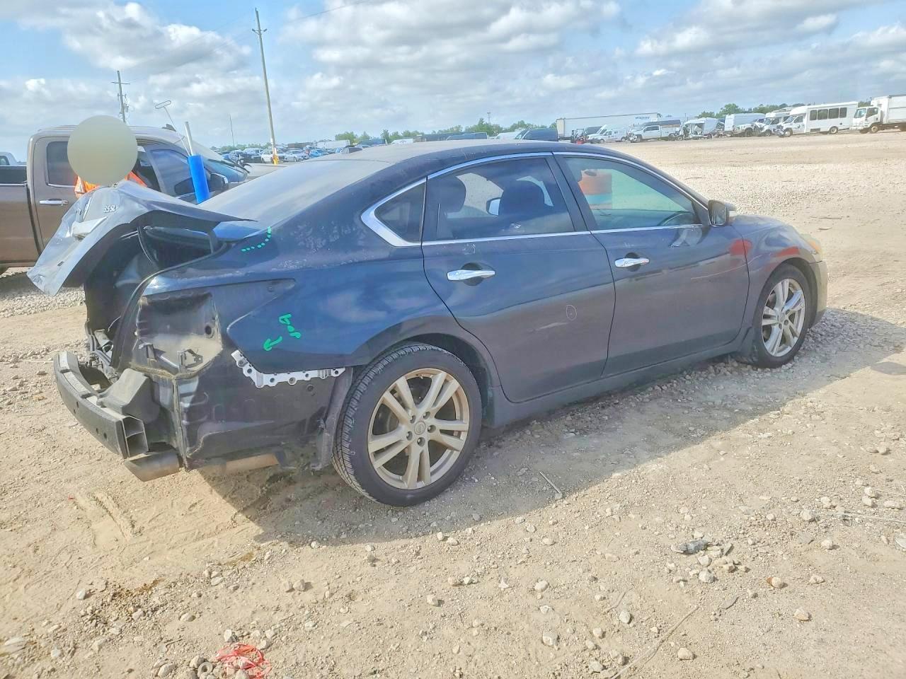 2013 Nissan Altima 3.5 S - Image 3