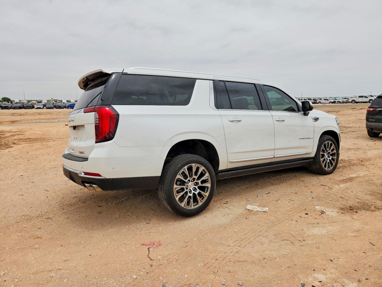2025 GMC Yukon Xl Denali - Фото 3