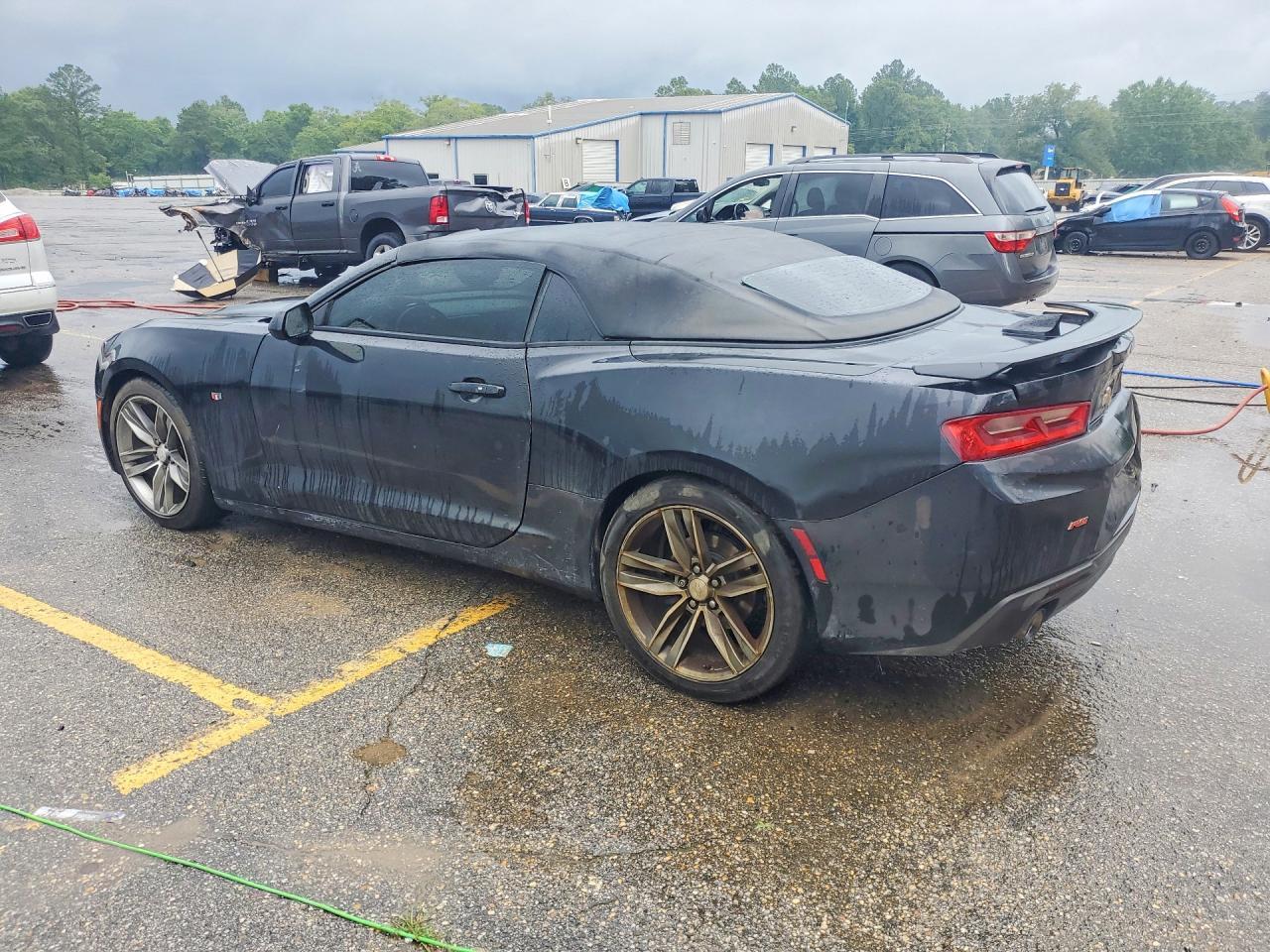 2017 Chevrolet Camaro Lt - Image 2