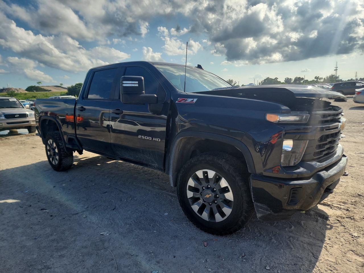 2024 Chevrolet Silverado K2500 Custom - Image 4