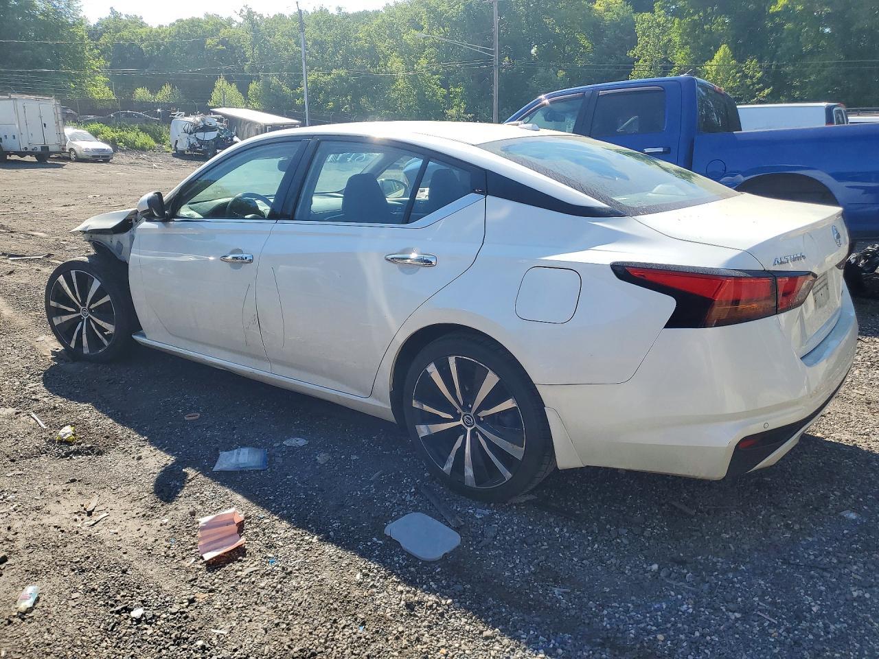 2020 Nissan Altima Platinum - Image 2