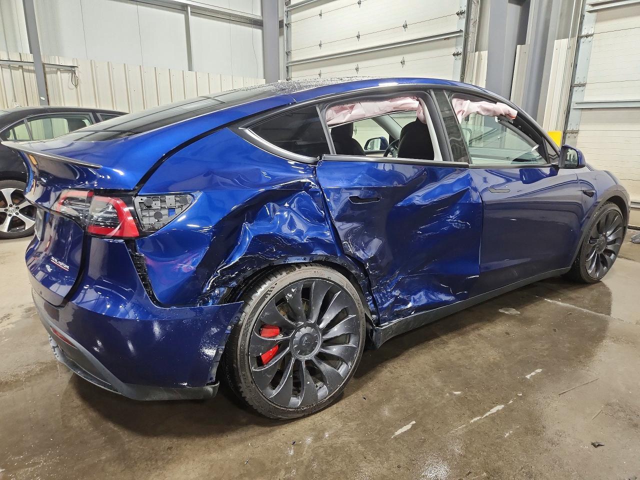 2023 Tesla Model Y - Фото 3