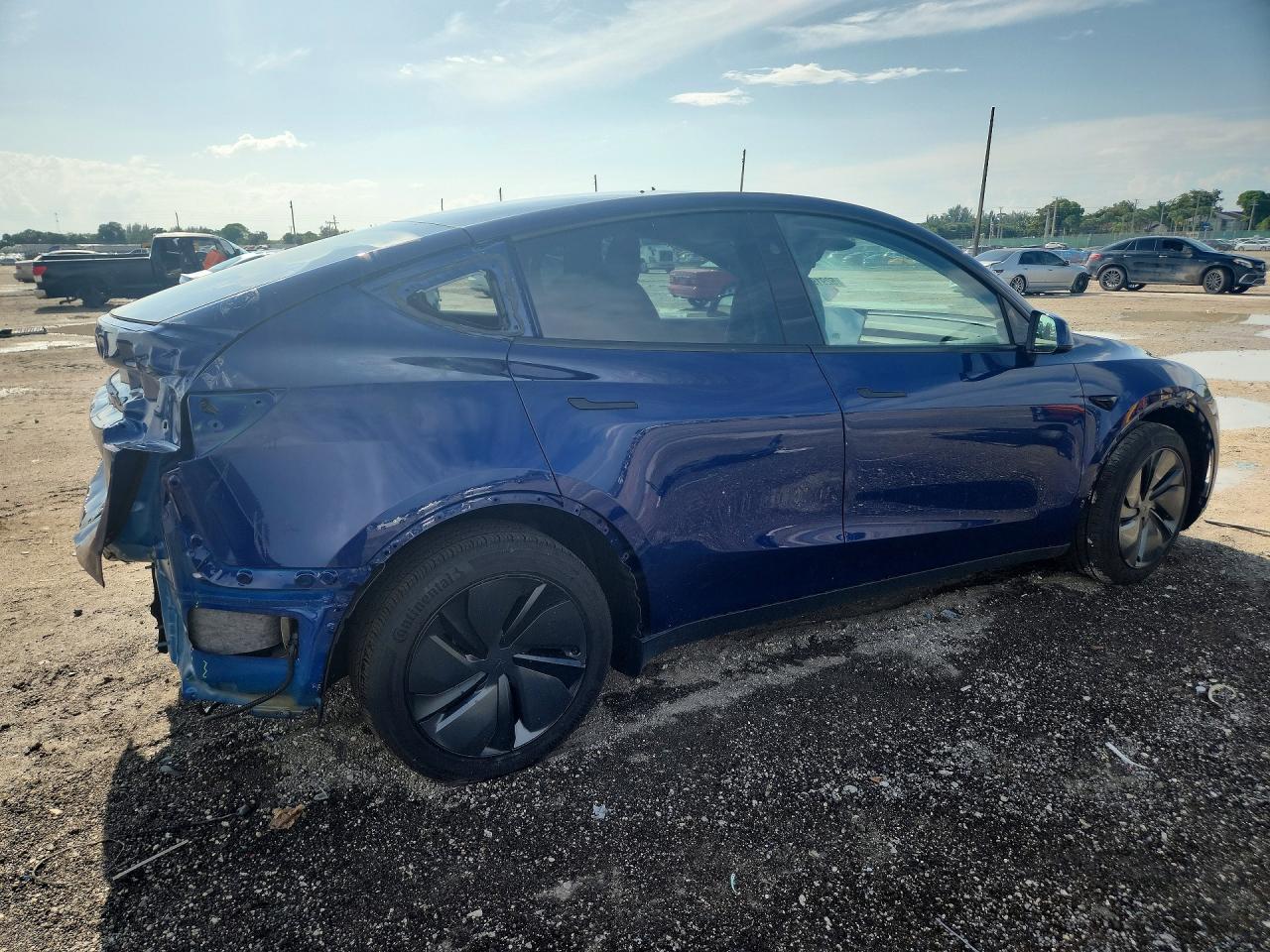 2026 Tesla Model Y - Фото 3