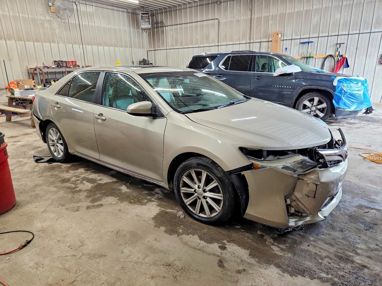 2014 Toyota Camry Xle V6 - Фото 4