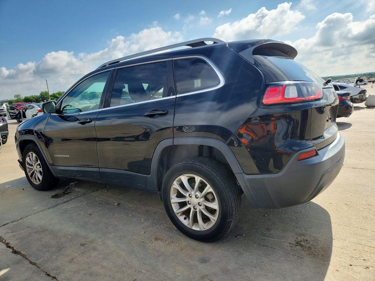 2019 Jeep Cherokee Latitude - Фото 2