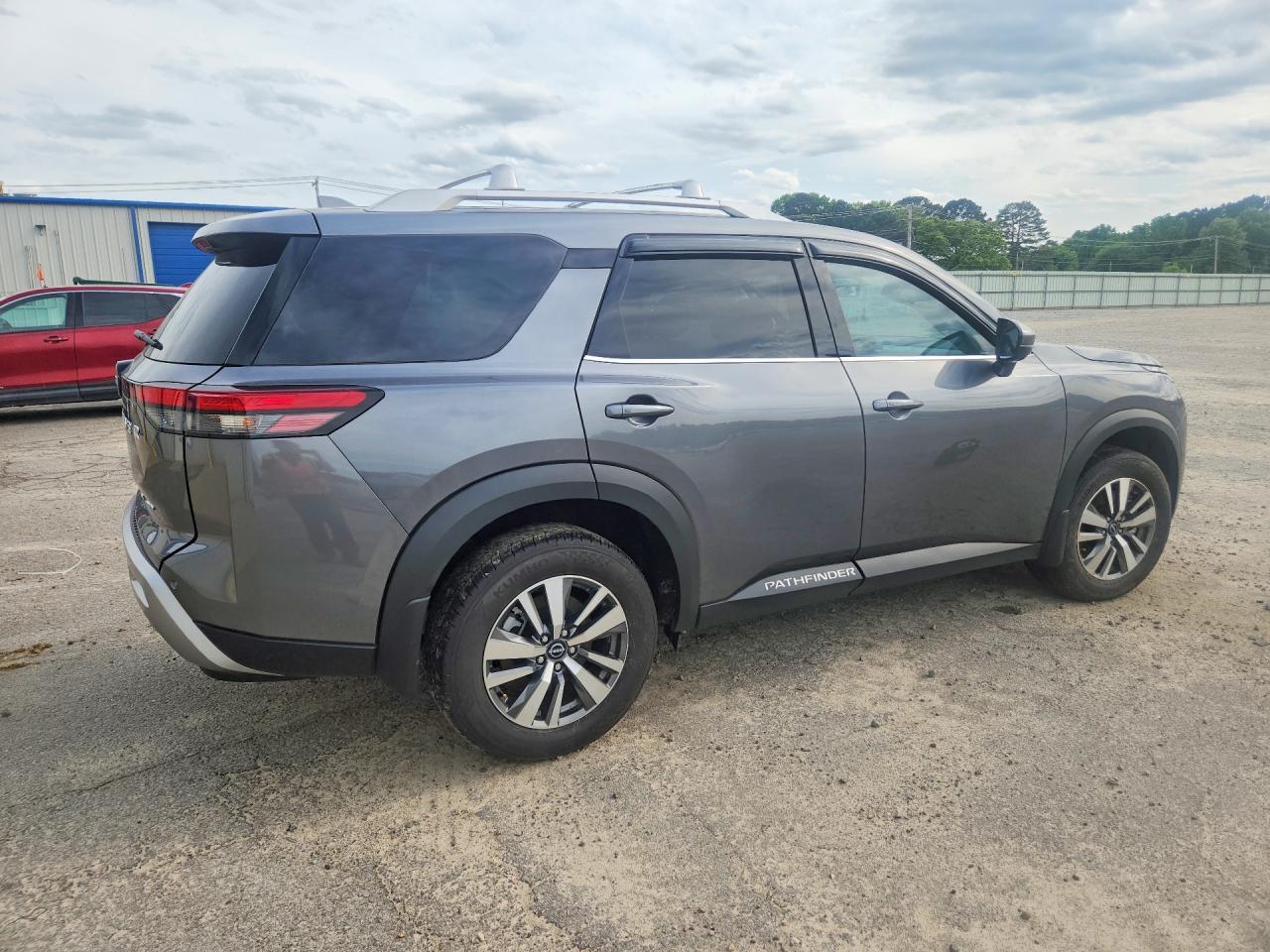 2025 Nissan Pathfinder Sl - Image 3