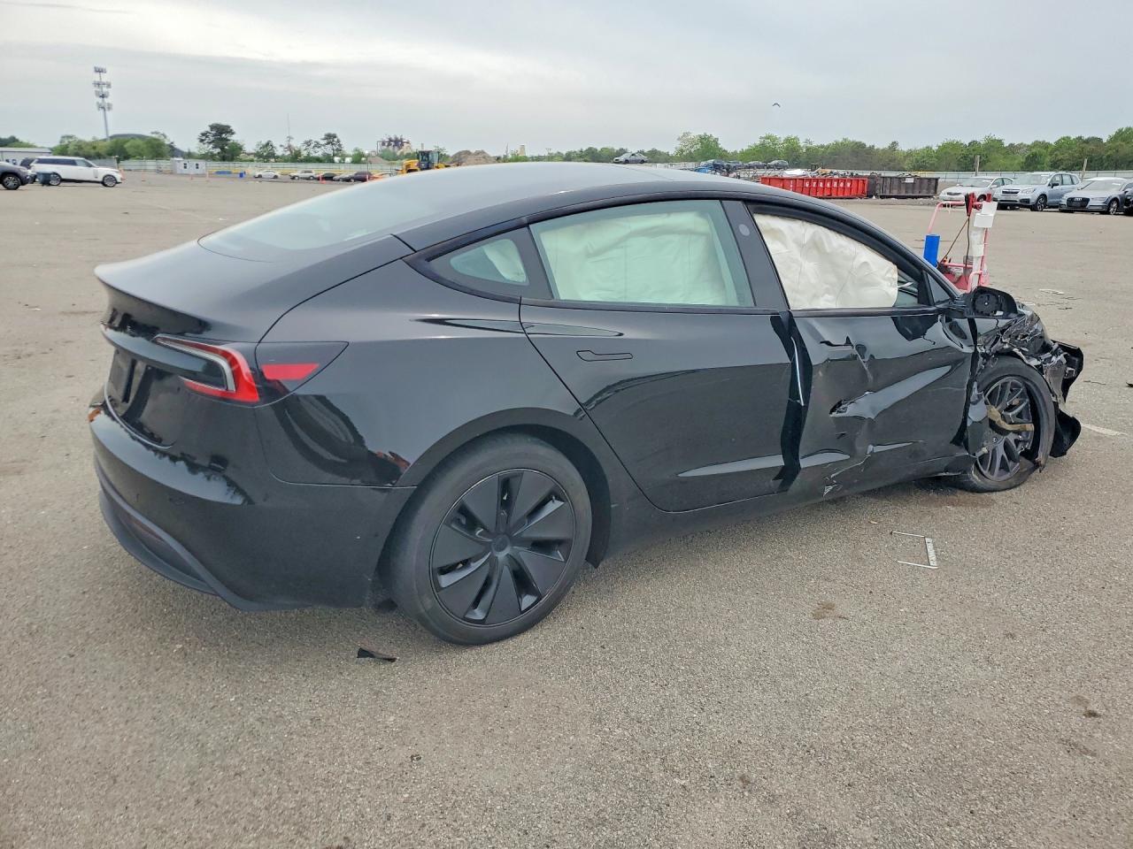 2024 Tesla Model 3 - Image 3