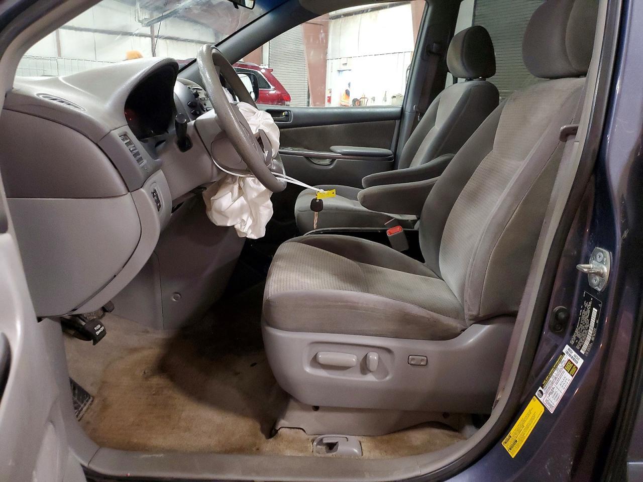 2008 Toyota Sienna Le 8-Passenger - Image 7