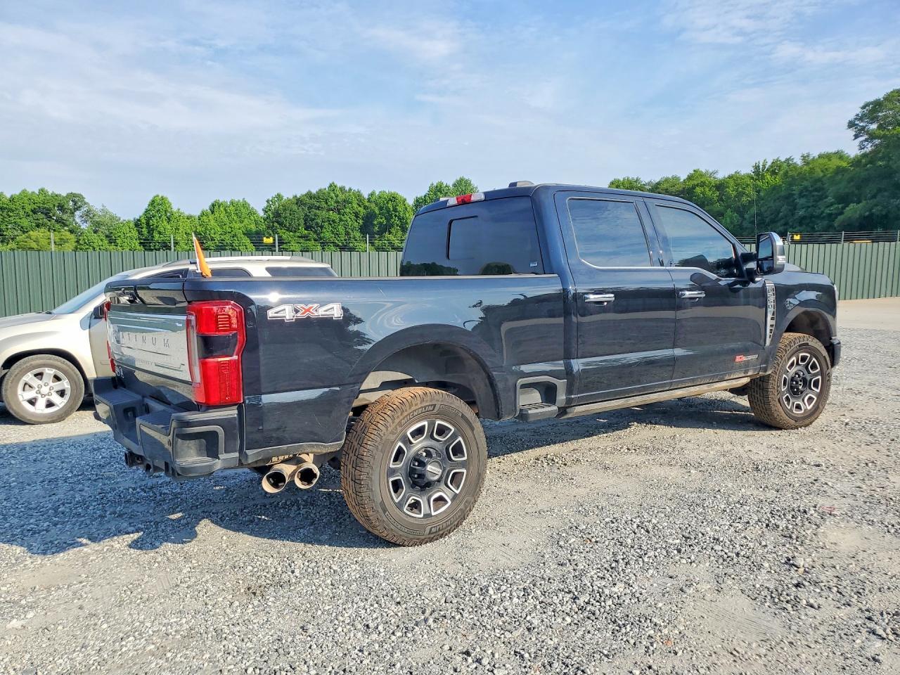 2024 Ford F250 Super Duty - Фото 3