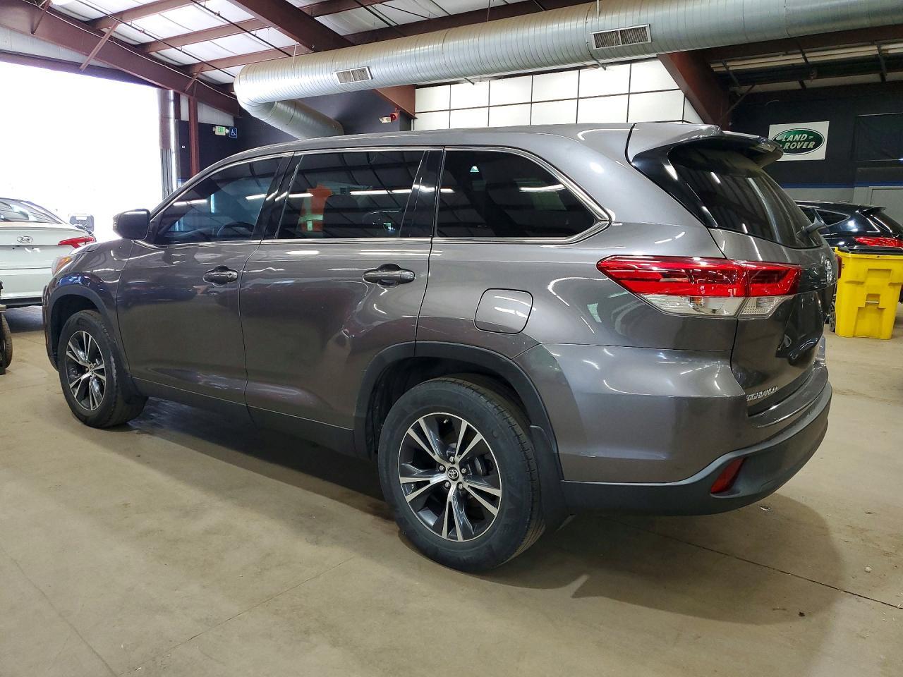 2019 Toyota Highlander Le - Фото 2