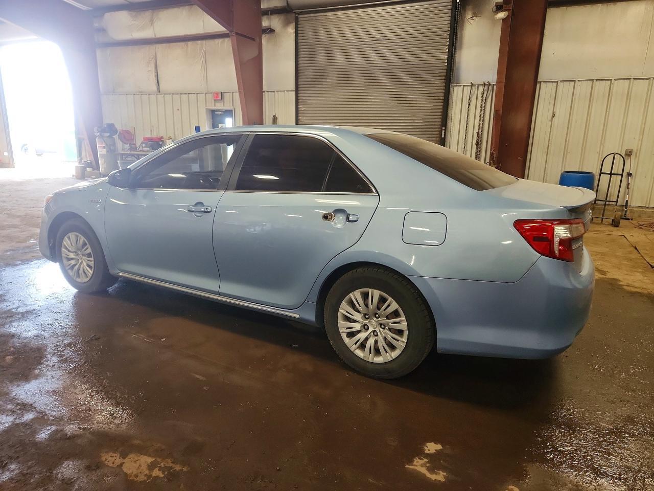 2012 Toyota Camry Hybrid Le - Image 2