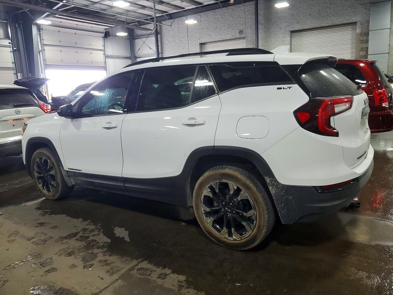 2022 GMC Terrain Slt - Image 2