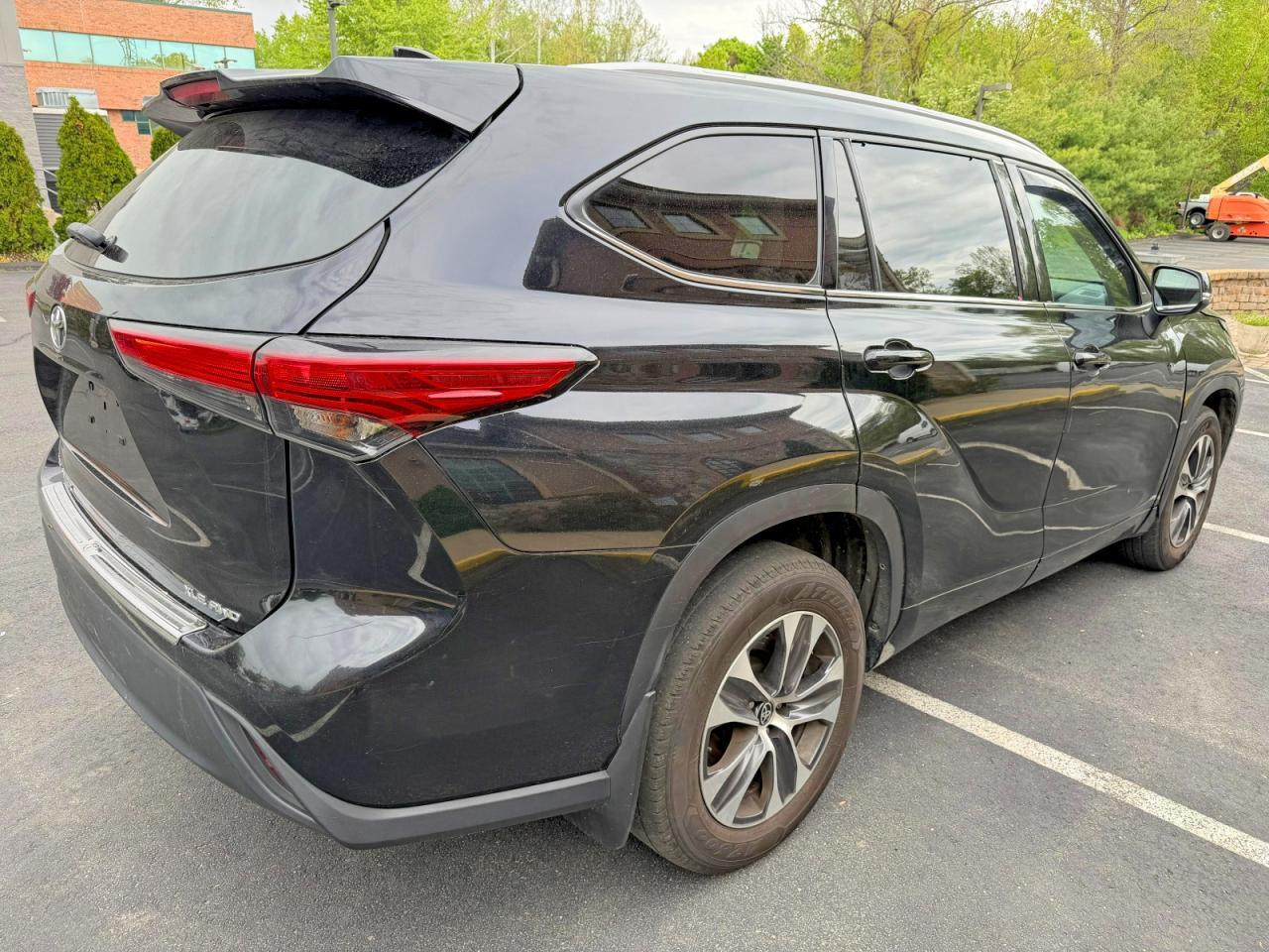 2022 Toyota Highlander Xle - Image 3