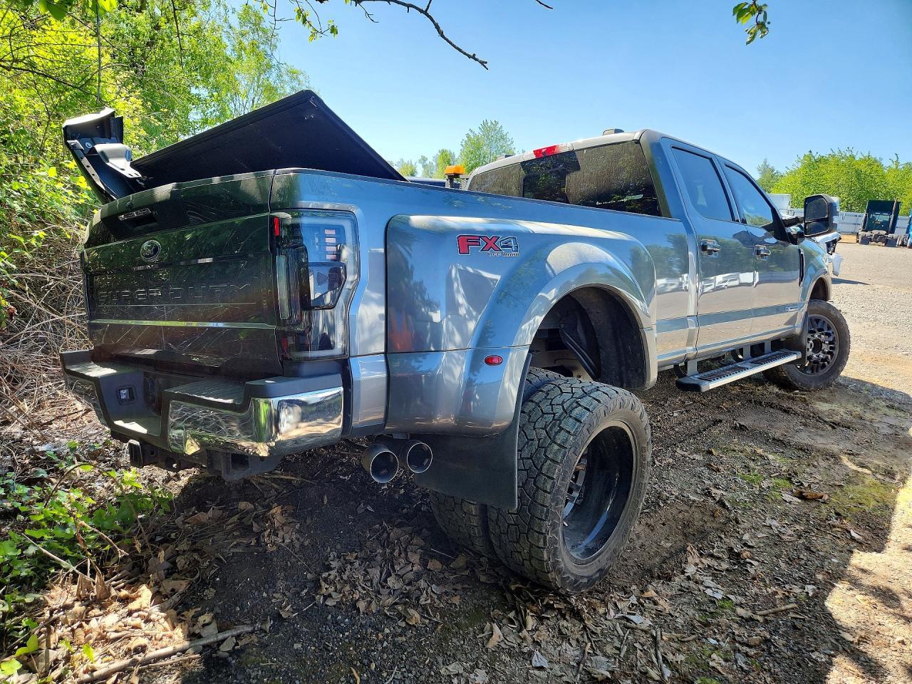 2022 Ford F350 Super Duty - Фото 3