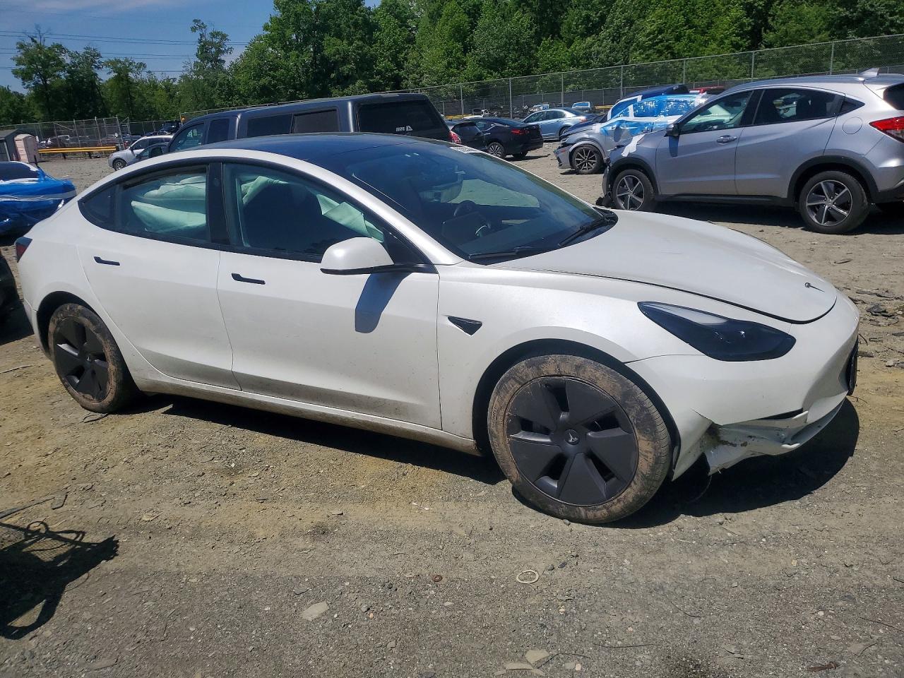 2023 Tesla Model 3 - Фото 4