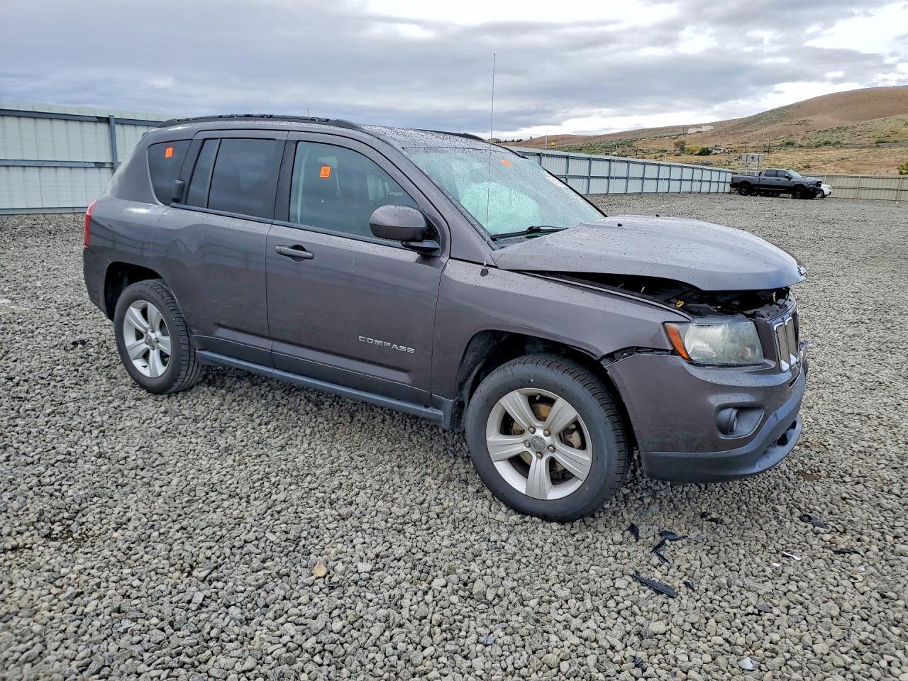 2016 Jeep Compass Latitude - Image 4