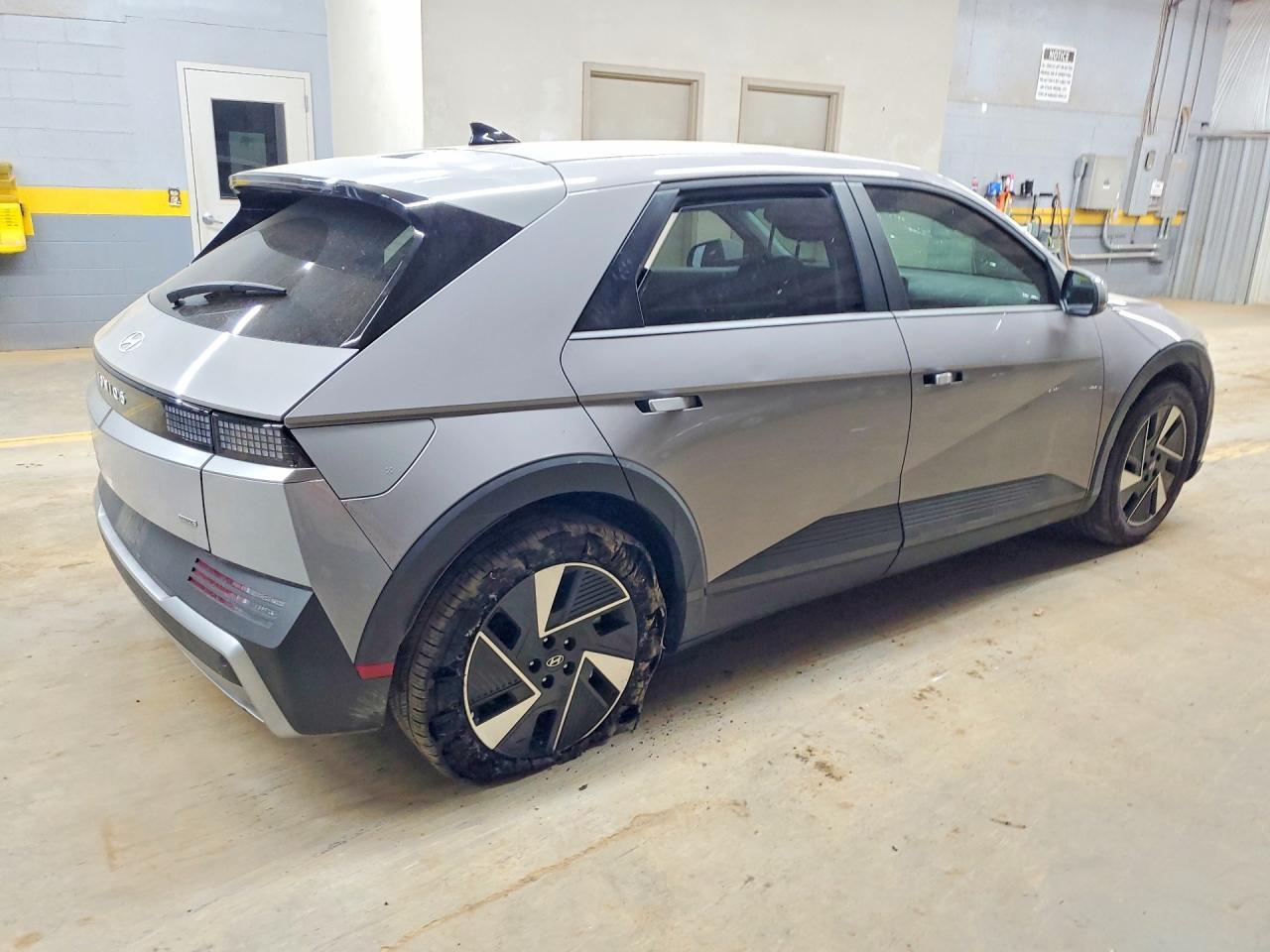 2025 Hyundai Ioniq 5 Se - Image 3