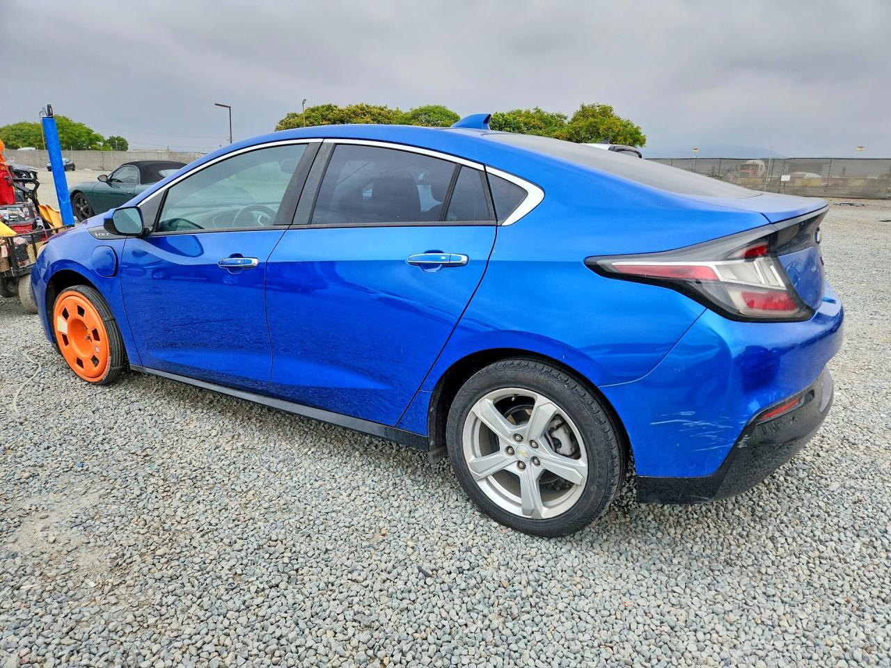 2018 Chevrolet Volt Lt - Image 2