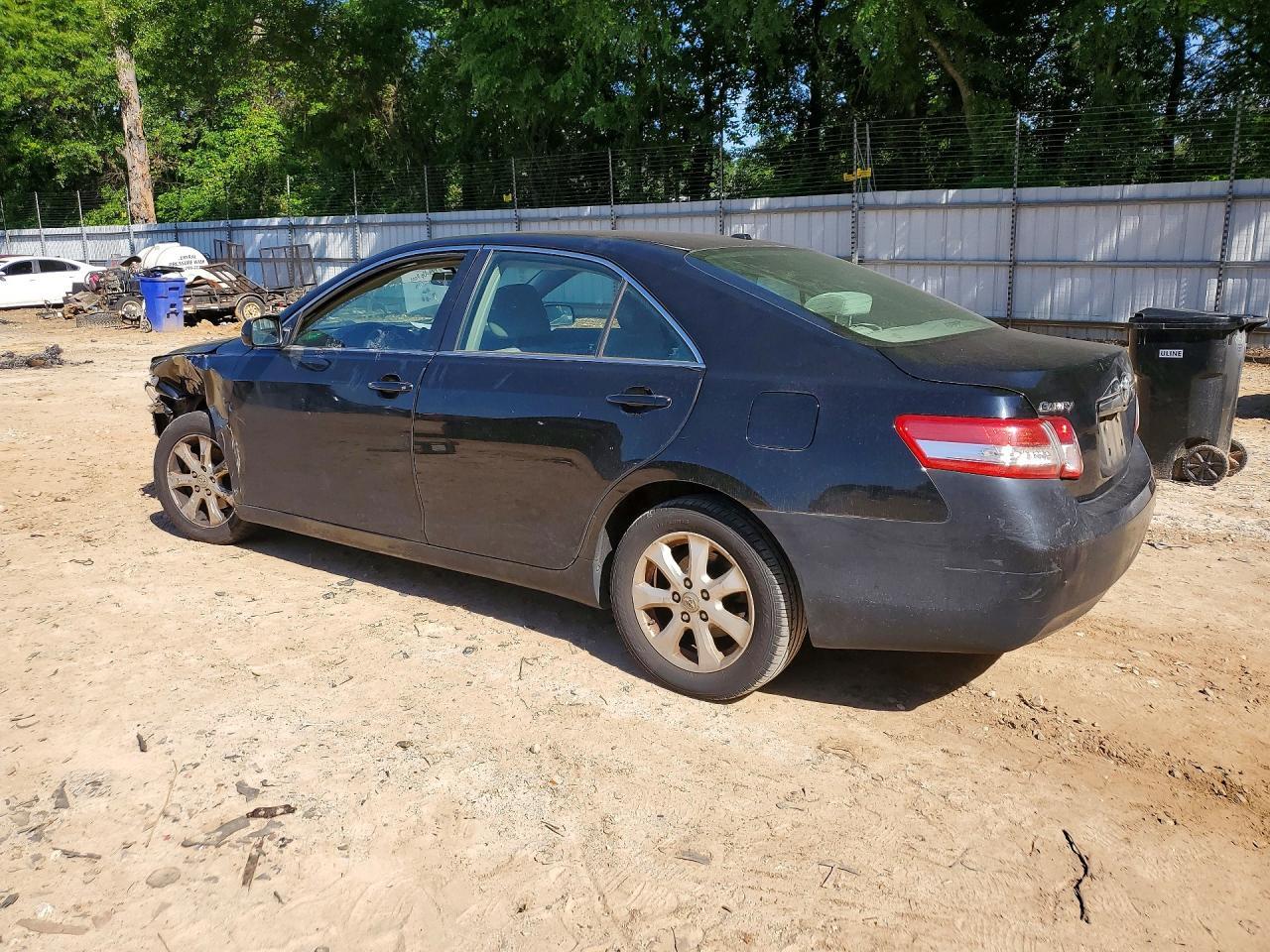 2011 Toyota Camry Le - Фото 2