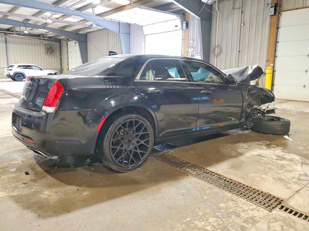 2019 Chrysler 300 Limited - Фото 3