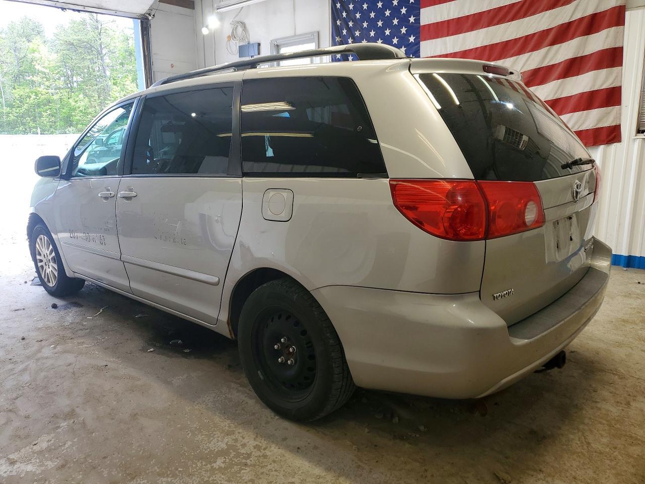 2009 Toyota Sienna - Фото 2