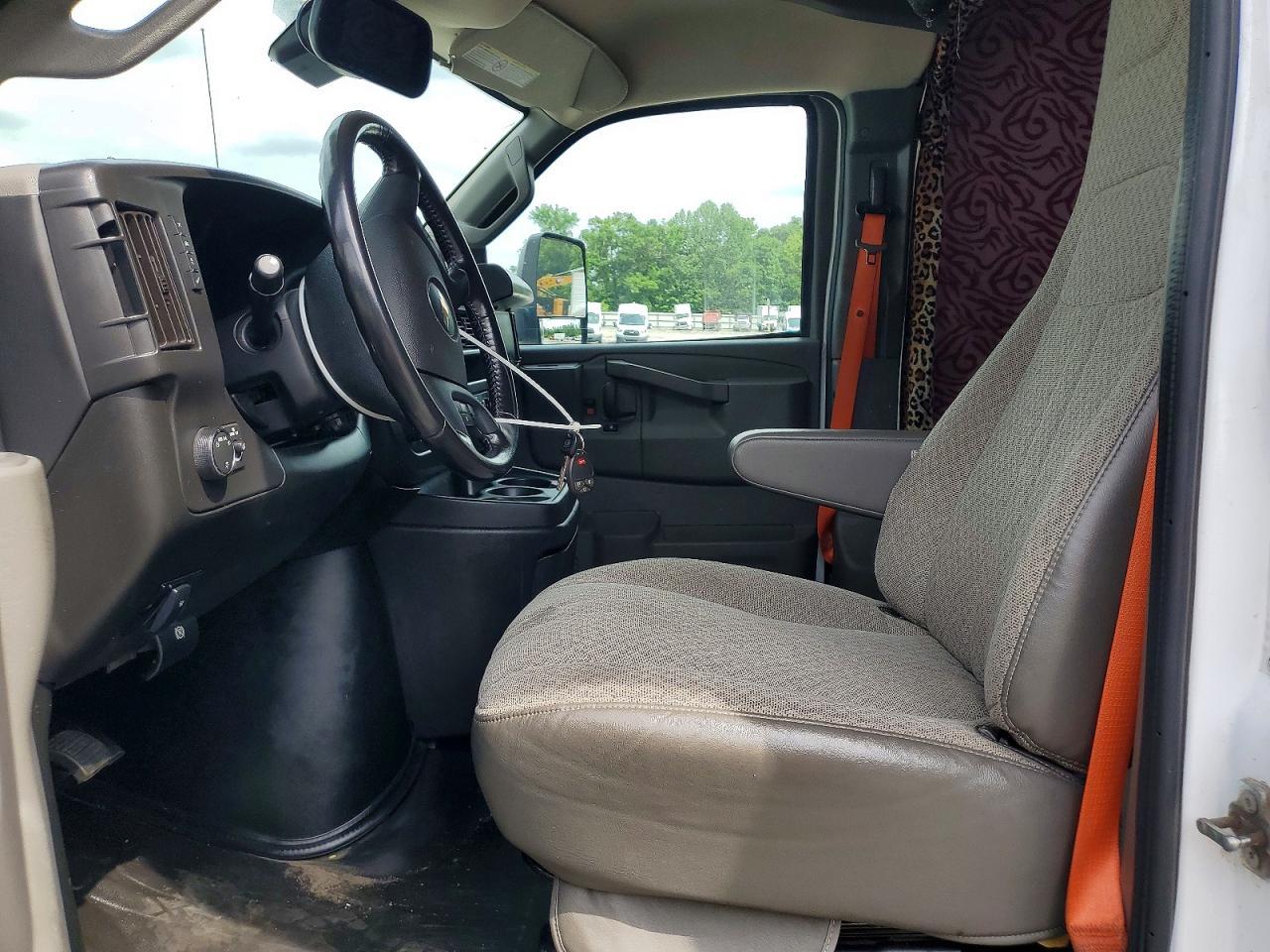 2022 Chevrolet Express Delivery Truck - Фото 7