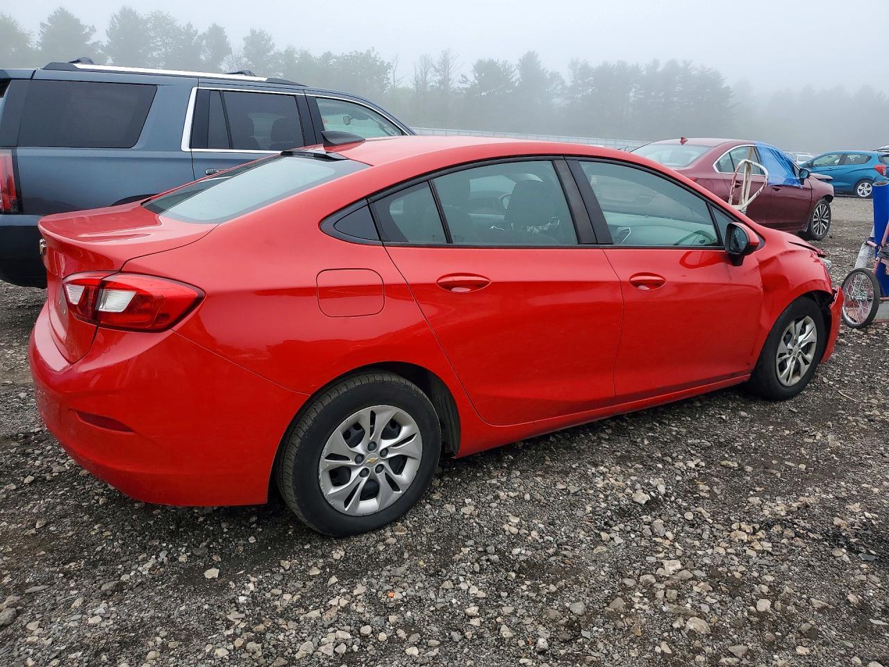 2019 Chevrolet Cruze - Image 3