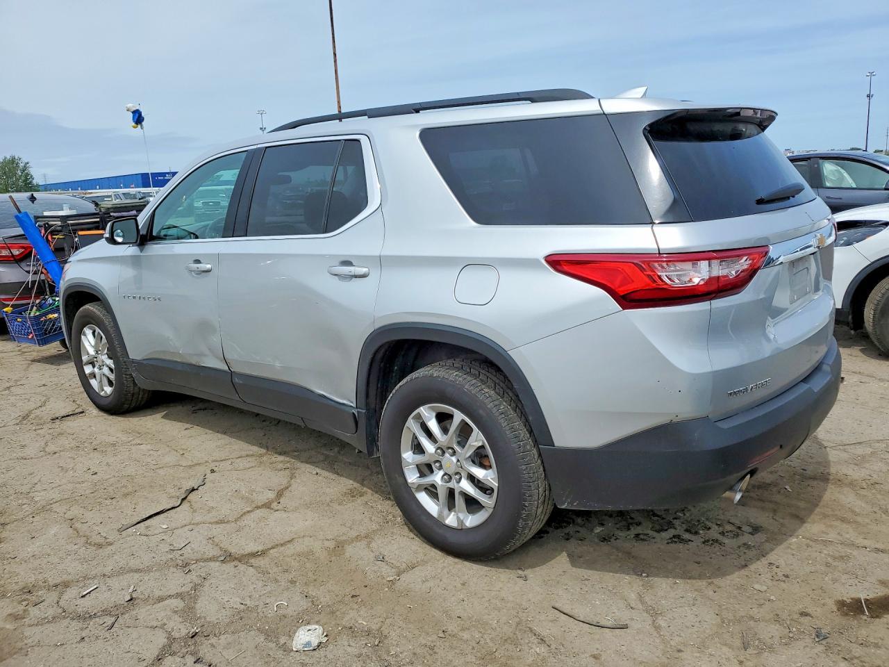 2021 Chevrolet Traverse Lt - Фото 2