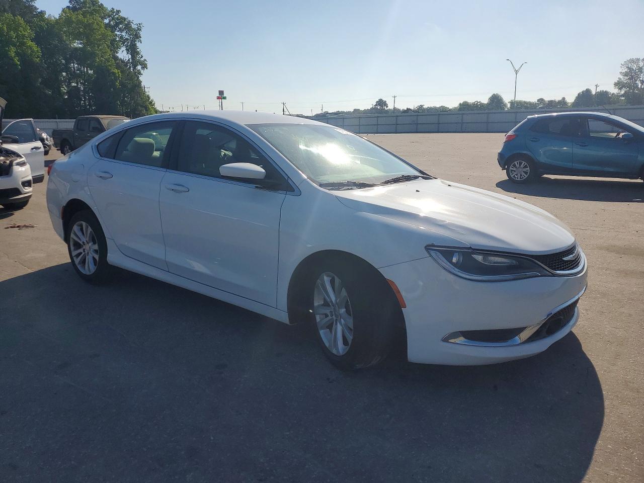 2016 Chrysler 200 Limited - Image 4