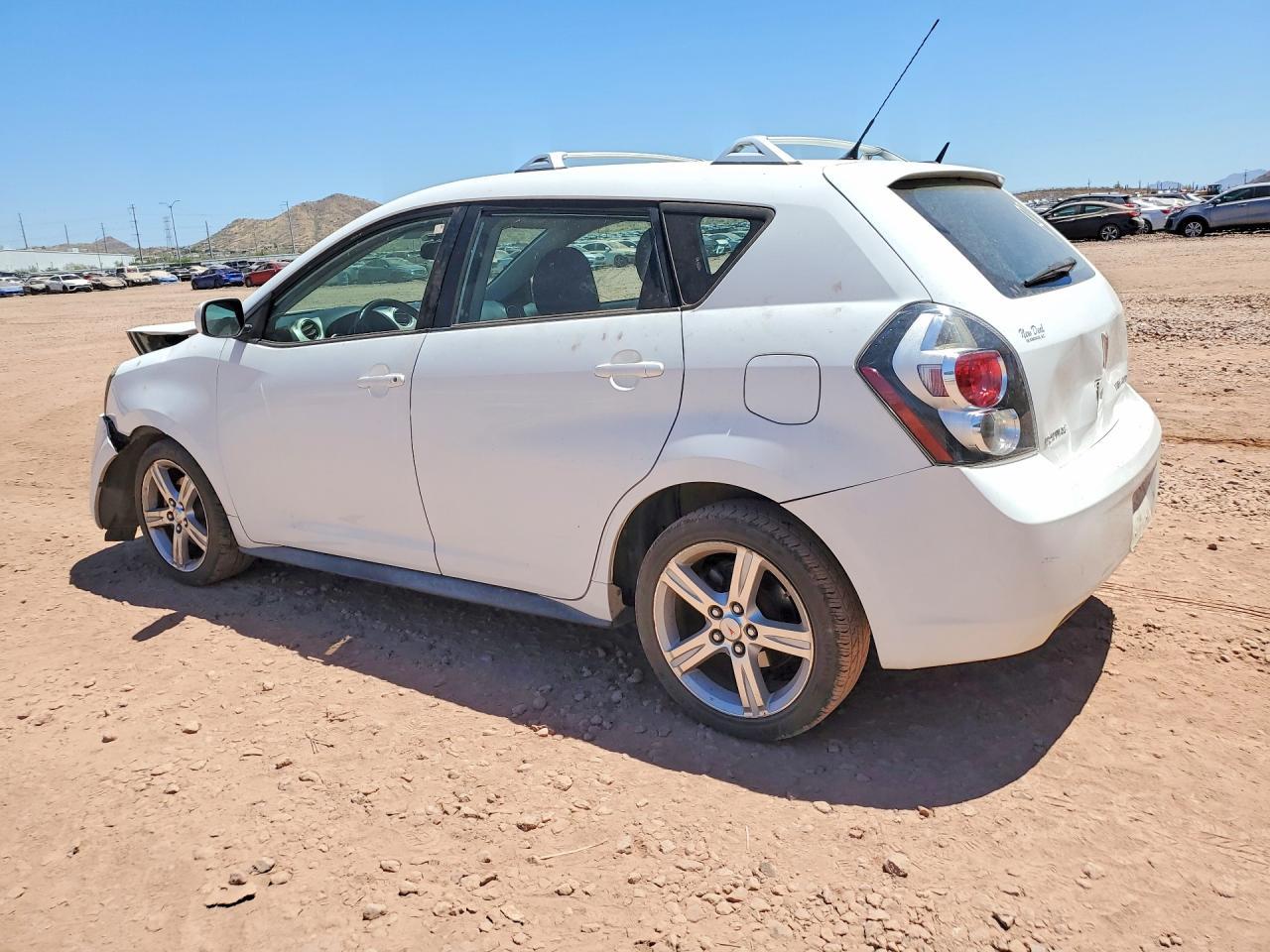 2009 Pontiac Vibe - Image 2